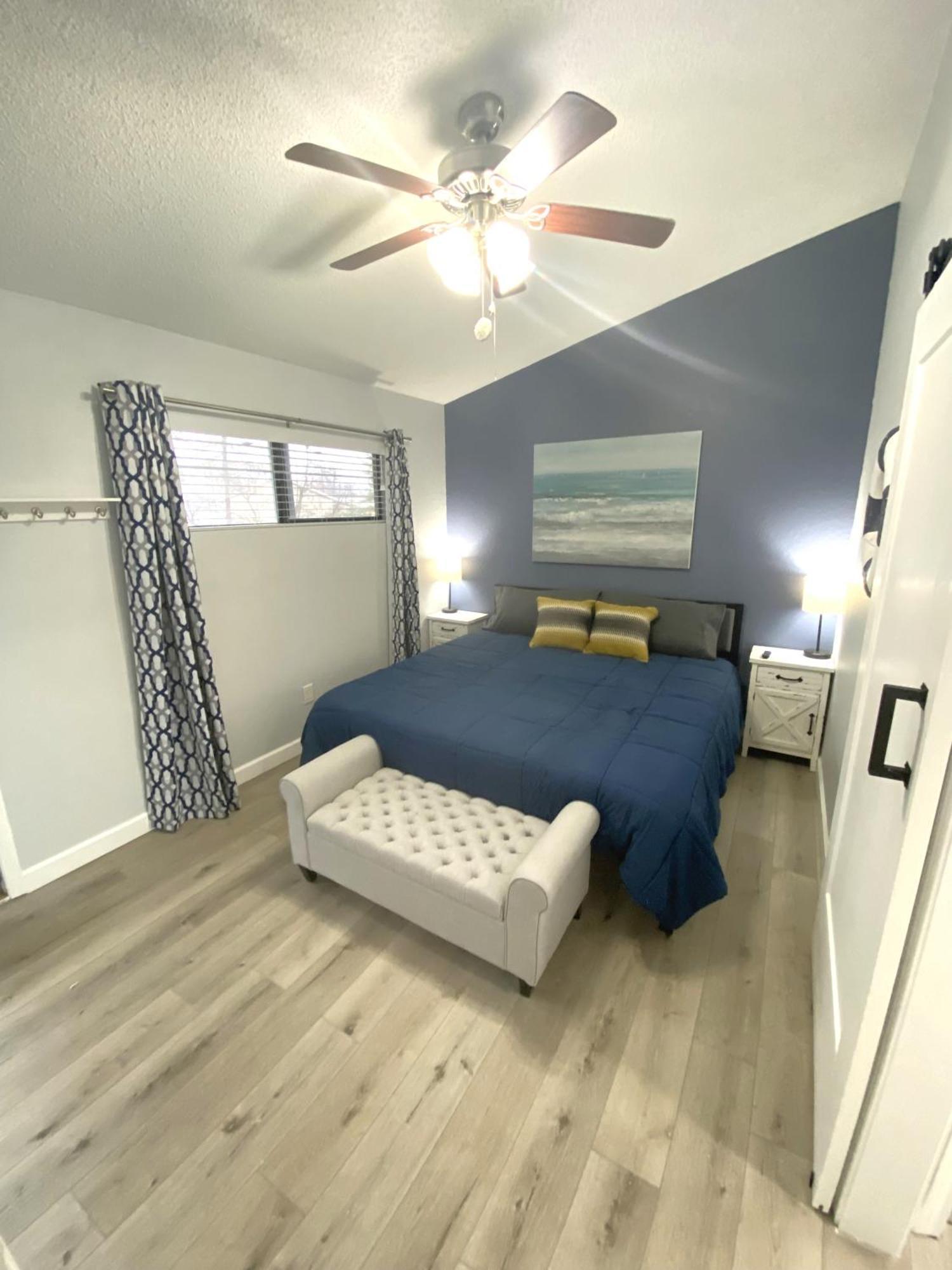 B Lakefront! Remodeled, Boat Slip, Patio Views, Pool, Boat Ramp, Wifi Osage Beach Bagian luar foto