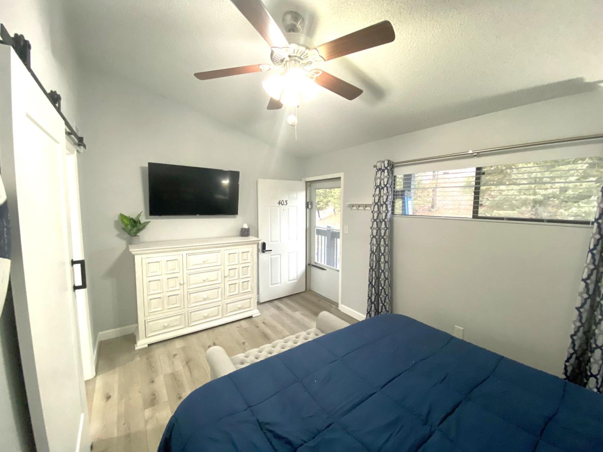 B Lakefront! Remodeled, Boat Slip, Patio Views, Pool, Boat Ramp, Wifi Osage Beach Bagian luar foto
