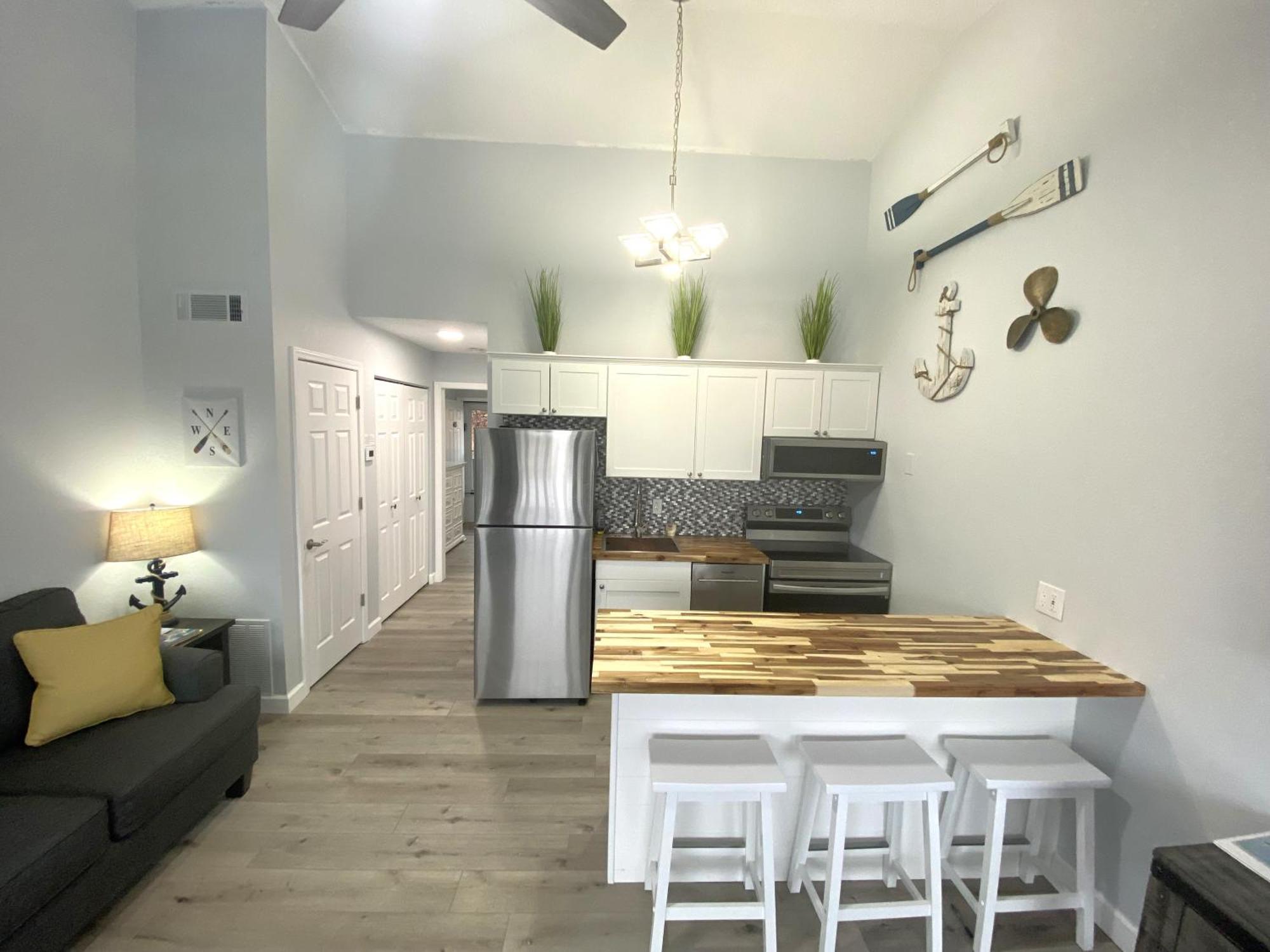 B Lakefront! Remodeled, Boat Slip, Patio Views, Pool, Boat Ramp, Wifi Osage Beach Bagian luar foto