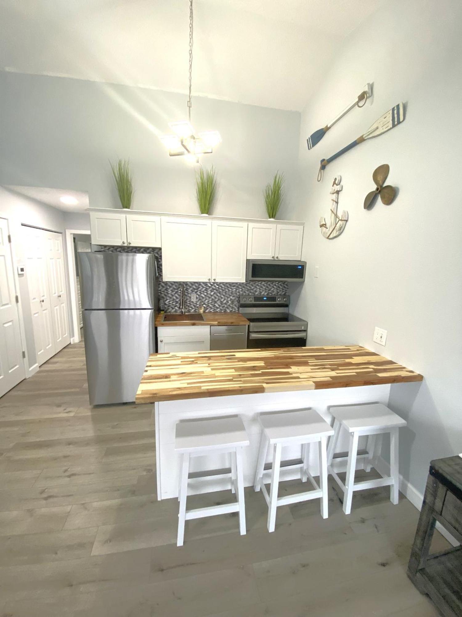 B Lakefront! Remodeled, Boat Slip, Patio Views, Pool, Boat Ramp, Wifi Osage Beach Bagian luar foto