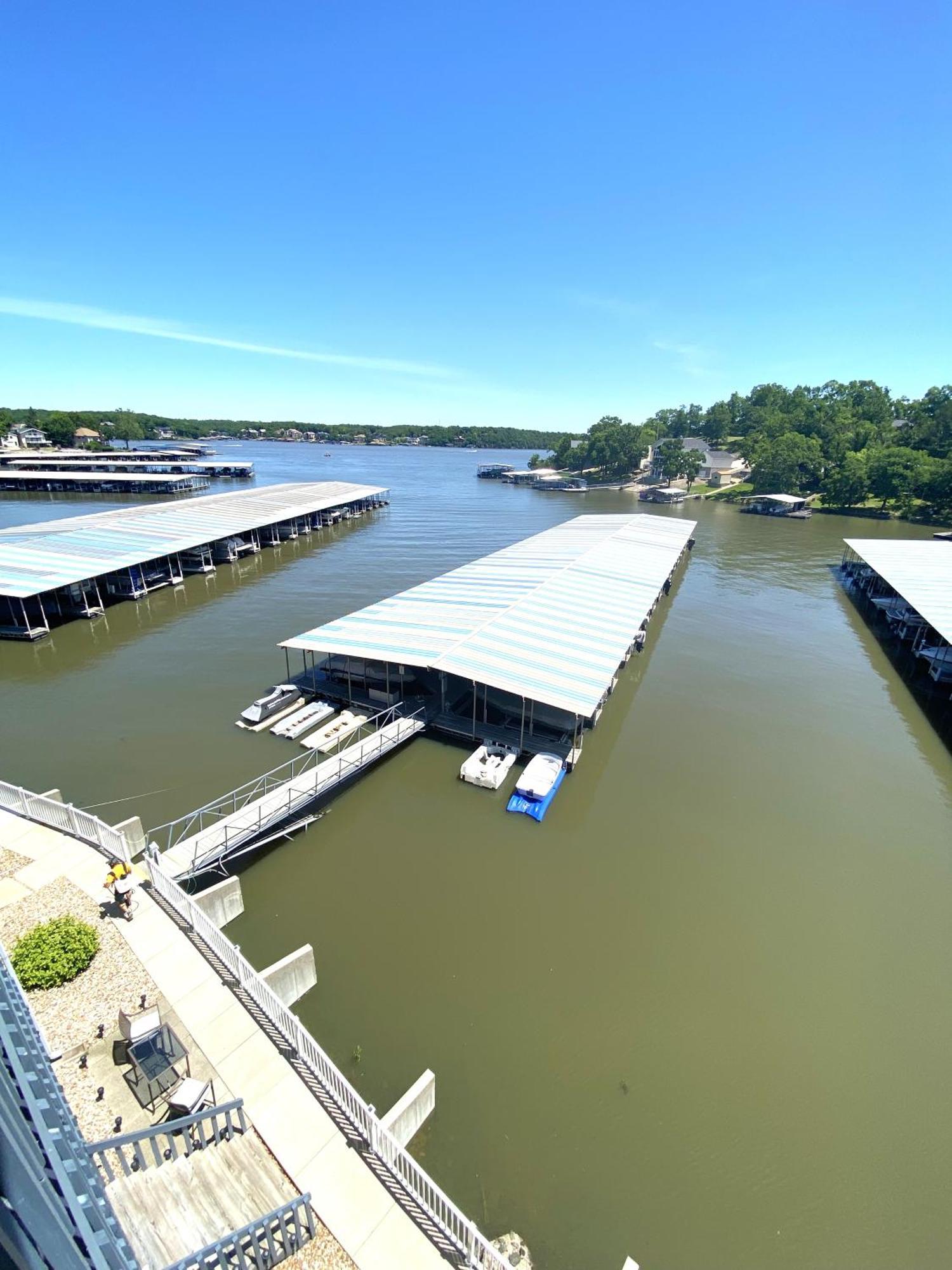 B Lakefront! Remodeled, Boat Slip, Patio Views, Pool, Boat Ramp, Wifi Osage Beach Bagian luar foto