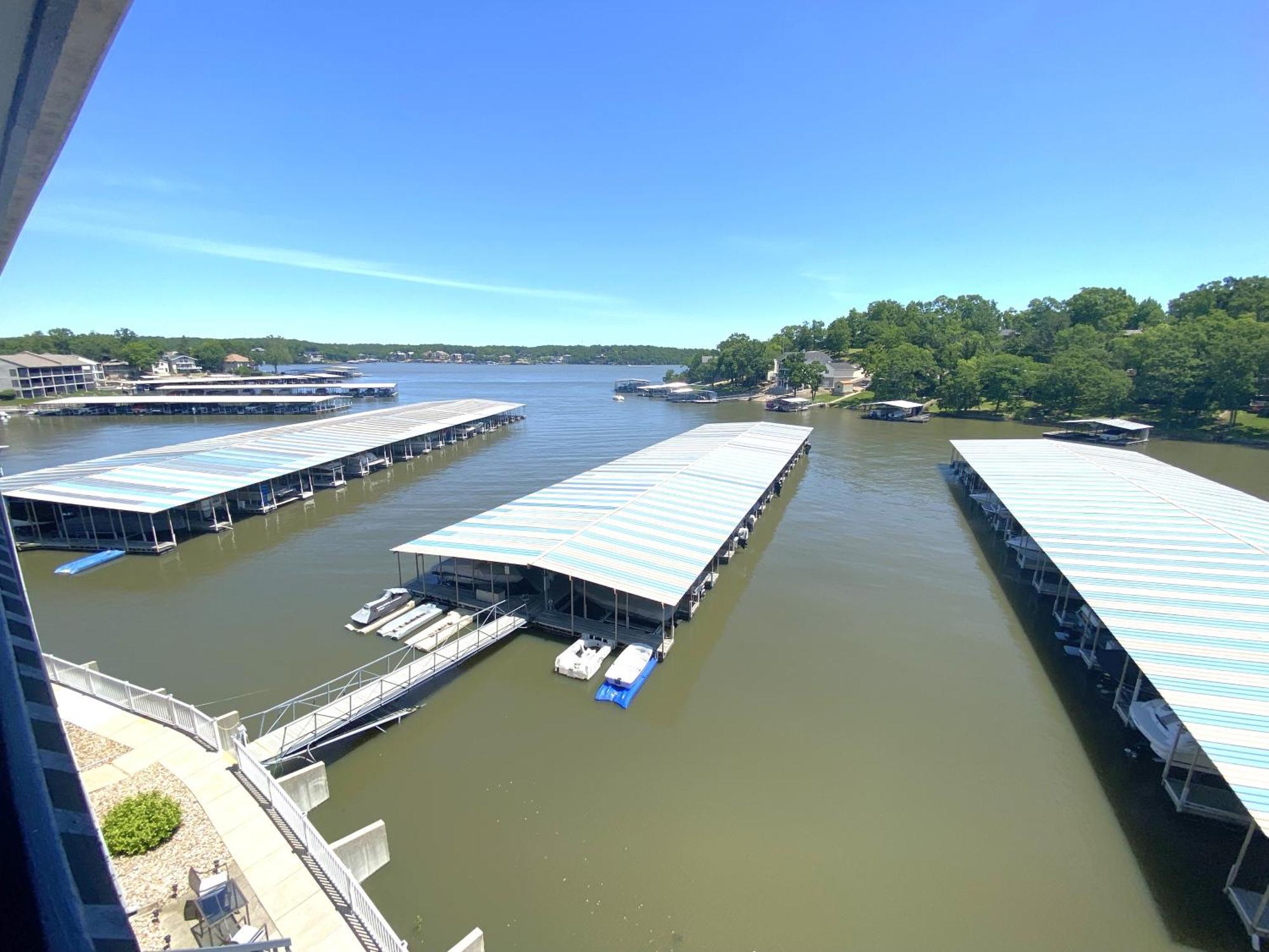 B Lakefront! Remodeled, Boat Slip, Patio Views, Pool, Boat Ramp, Wifi Osage Beach Bagian luar foto