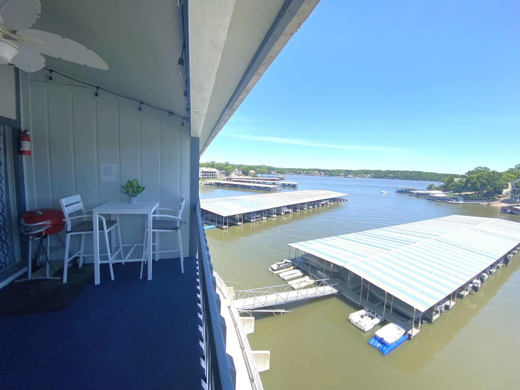 B Lakefront! Remodeled, Boat Slip, Patio Views, Pool, Boat Ramp, Wifi Osage Beach Bagian luar foto