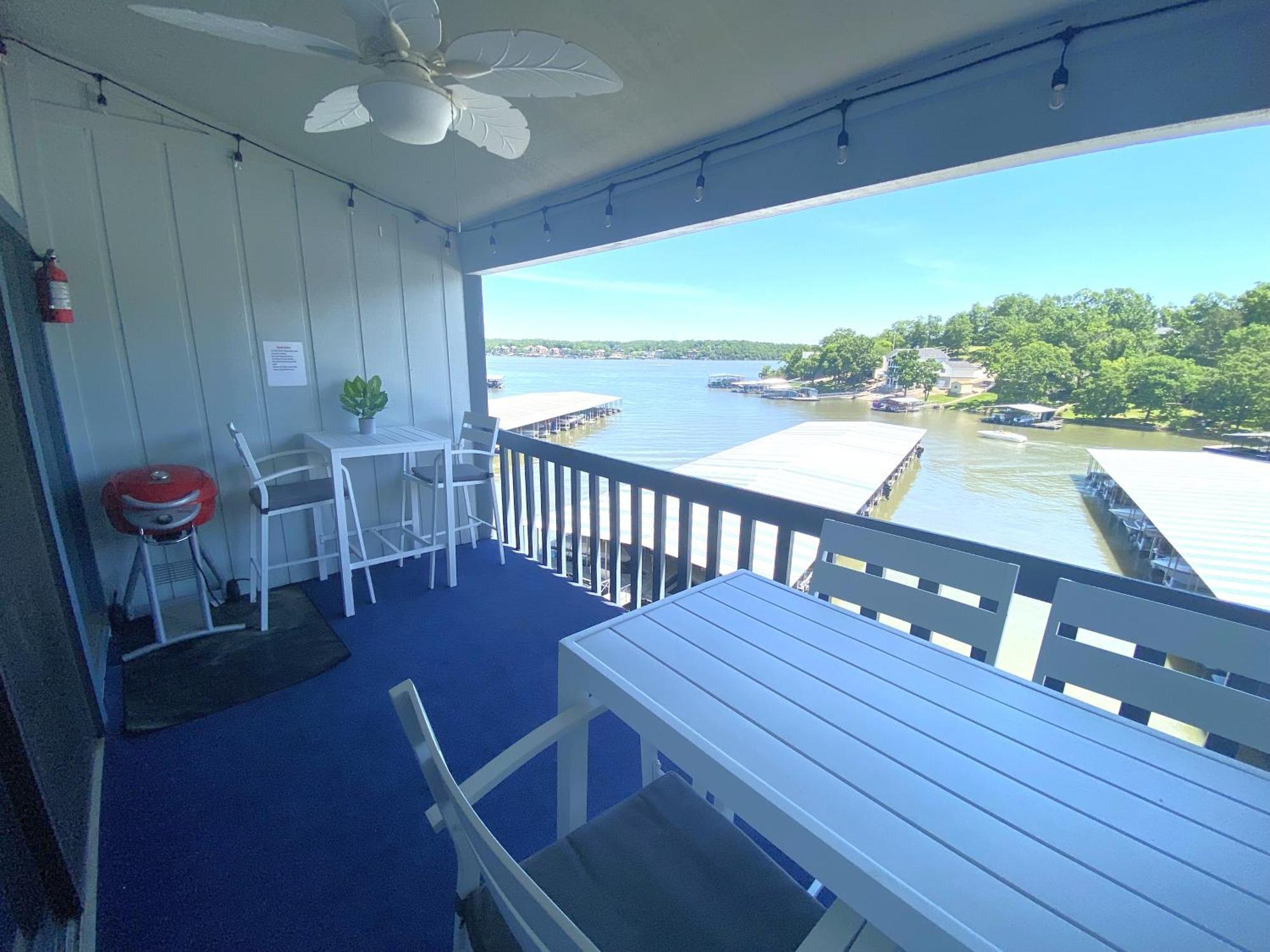 B Lakefront! Remodeled, Boat Slip, Patio Views, Pool, Boat Ramp, Wifi Osage Beach Bagian luar foto